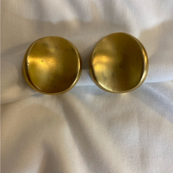 Kenneth Lane KJL Vintage Gold Plated Concave‎ Design Clip on Earrings - Picture 2 of 6